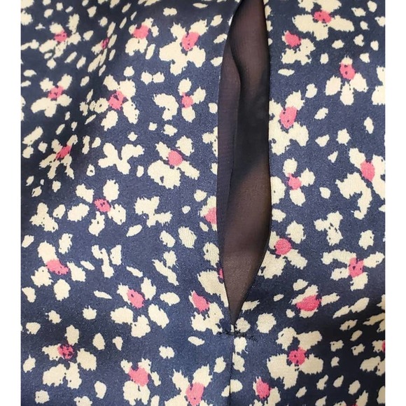 Zara Basic Short Sleeve Floral Blouse Peek a boo Slits in the back Size Small - Picture 5 of 6